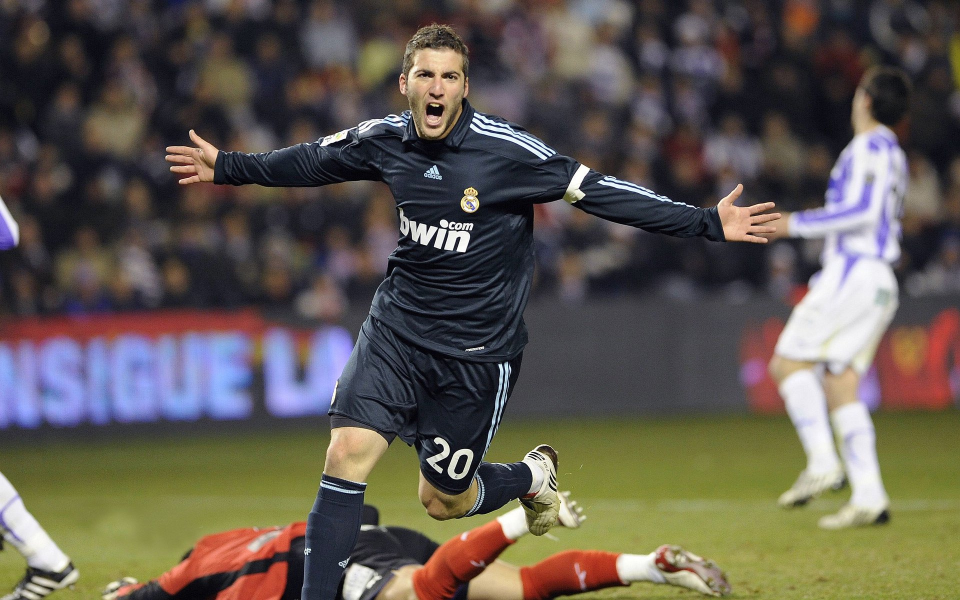 意甲比赛中，表现抢眼的球员频繁制造奇迹，意甲介绍