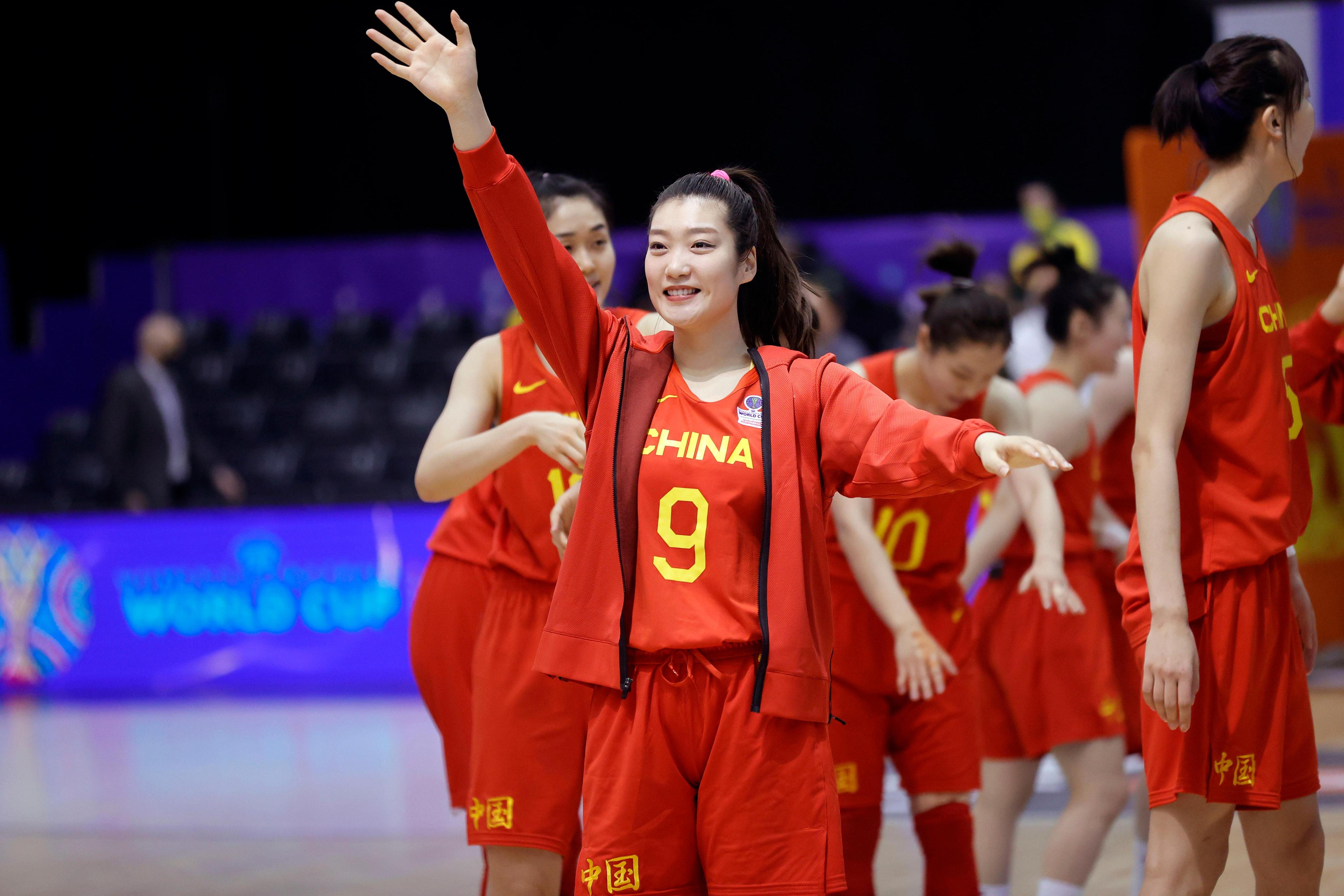 爱游戏体育：中国女篮世界杯备战，全力以赴冲击佳绩