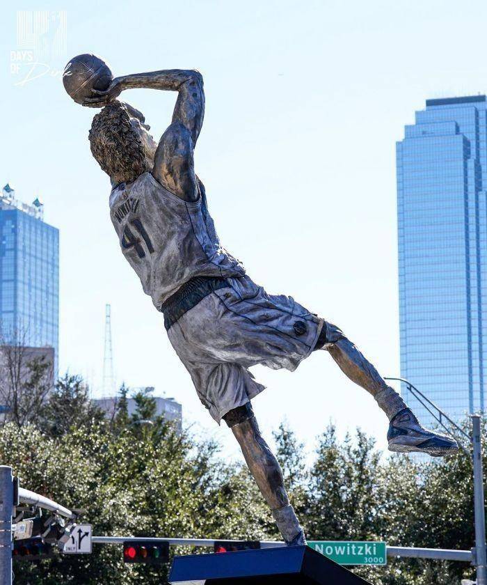 爱游戏体育：NBA球星自传：讲述诺维茨基的传奇生涯的简单介绍